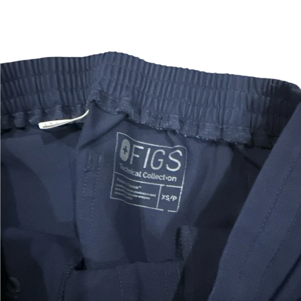 Figs comfortable dark